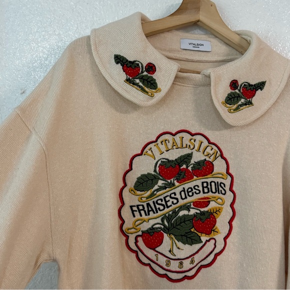 Vitalsign vital signature strawberry embroidery kara sweatshirt size M - Picture 5 of 13